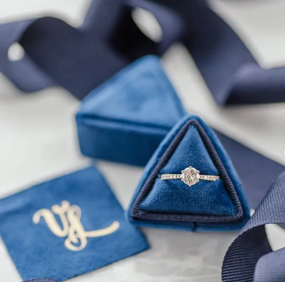 

Custom logo triangle blue velvet ring packaging box jewelry caja para joyeria de joyas caja para anillo caixa de joias with logo