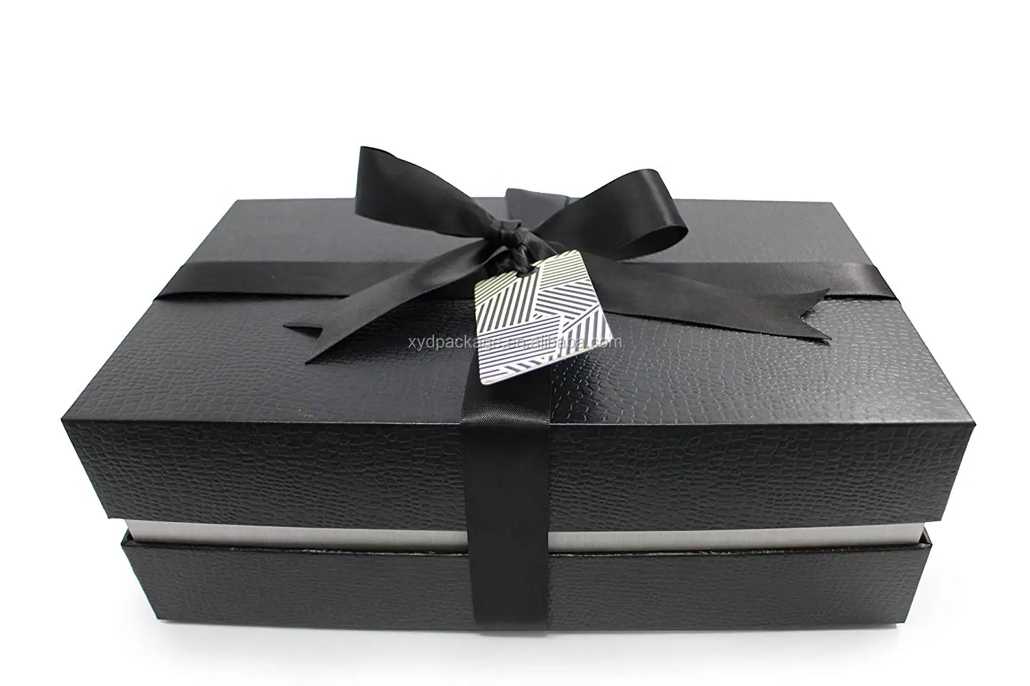 Кожаная подарочная коробка. Черная коробка. Черный подарок. Черная упаковка. Подарок черного цвета