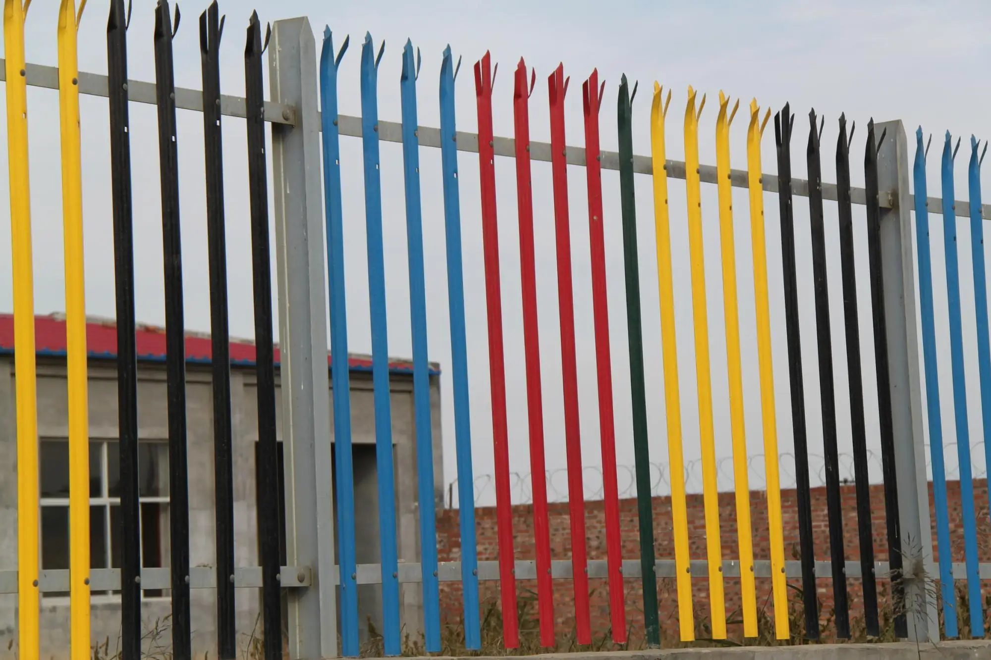 palisade fence 2.jpg