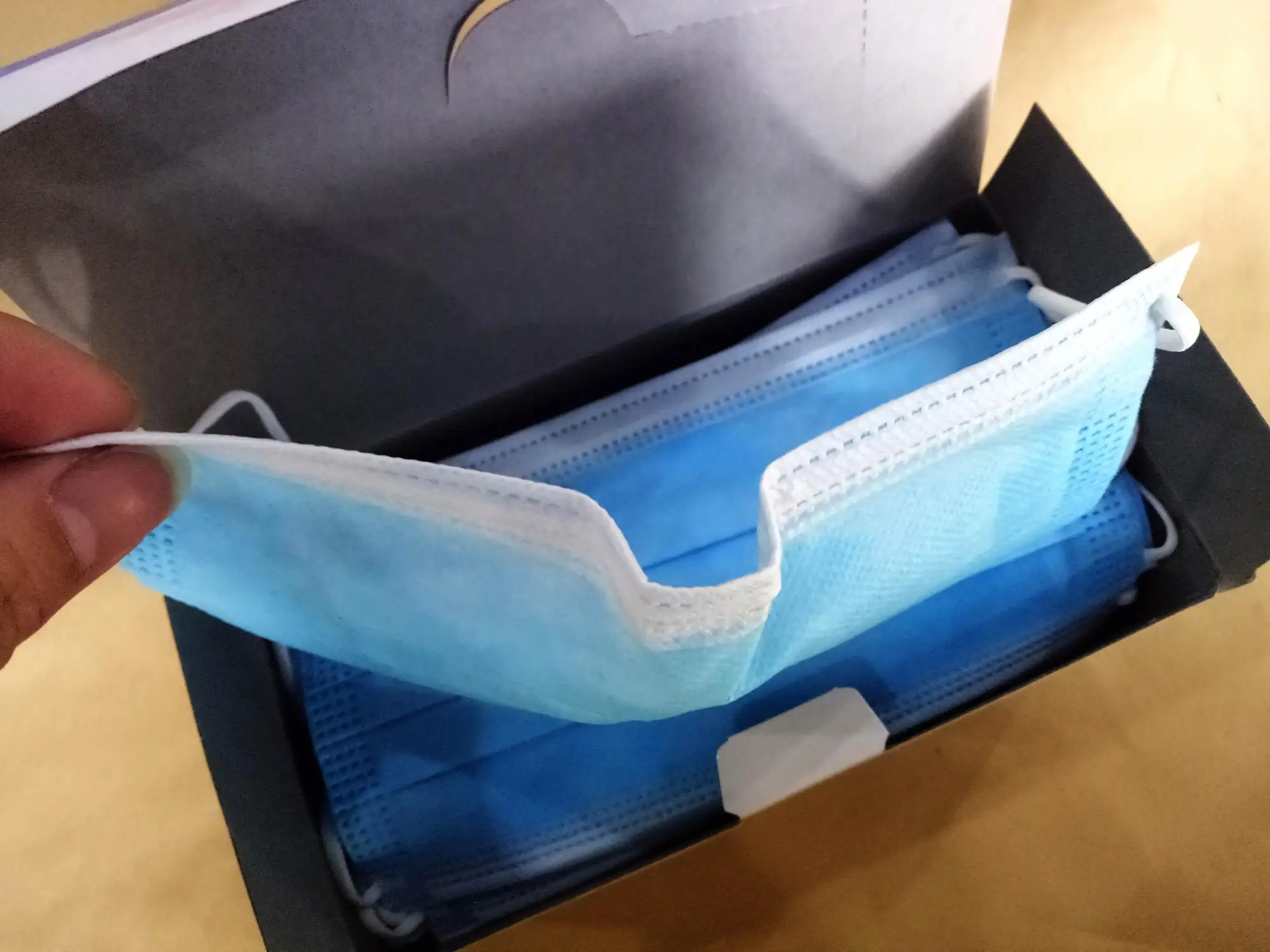 Face Mask with earloops 3 layers non sterile Non Woven Disposable Surgical