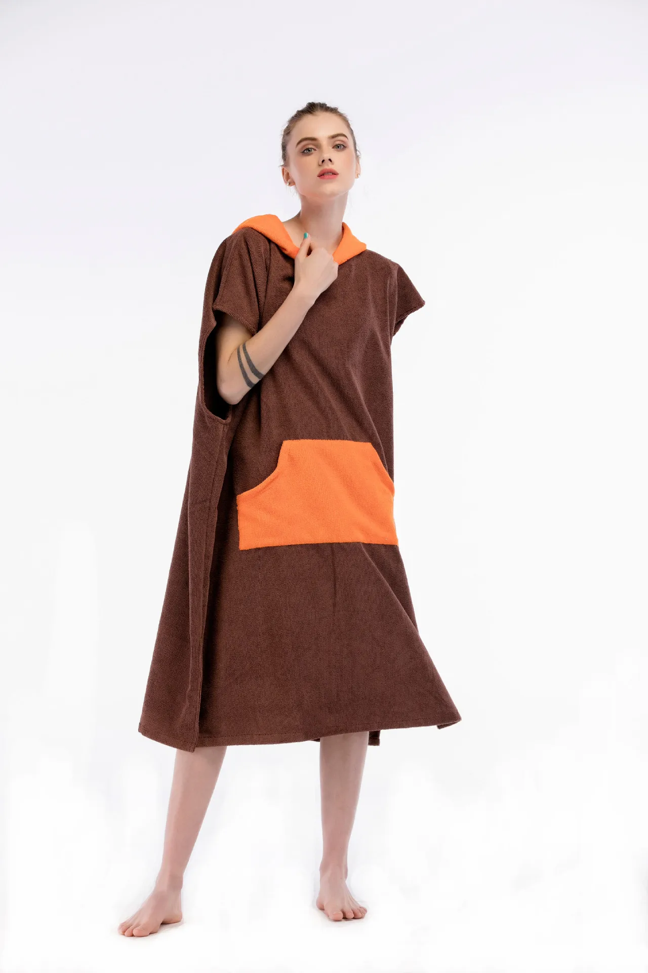 
Wholesale Custom Microfiber Polyester Adult Black Hooded Change Surf Poncho Beach Towel Hoodie Cloak Towel 