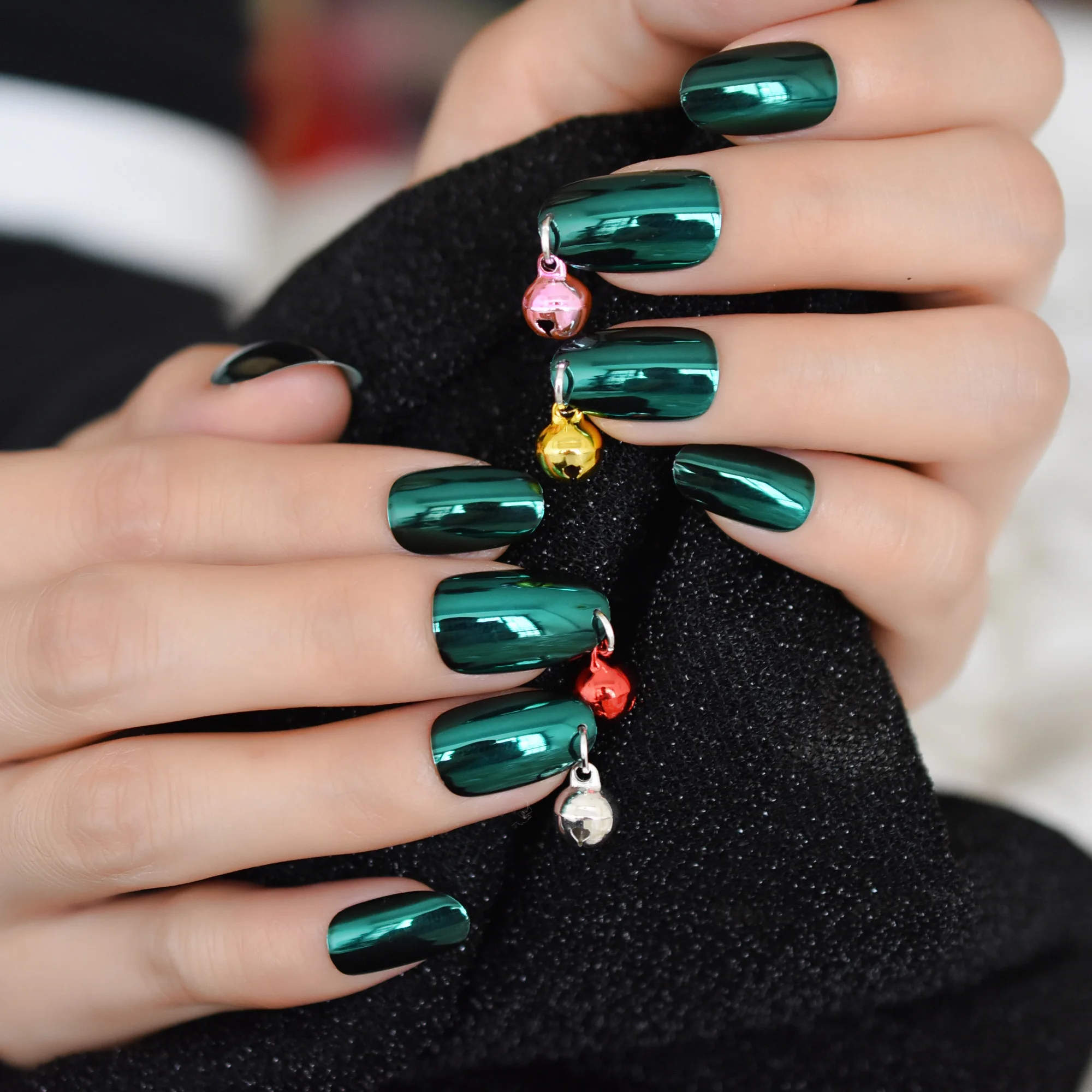 圣诞快乐圣诞主题美甲艺术提示贝尔绿色金属椭圆形假指甲定制圣诞装饰