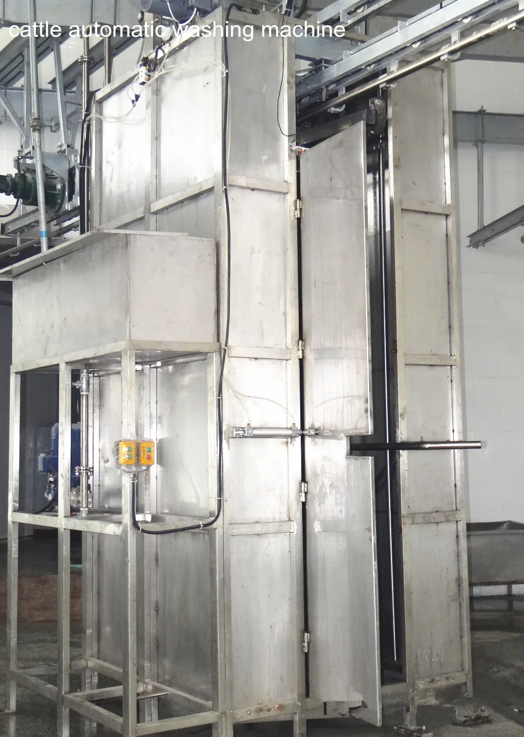 Hydraulic cattle skinning machine for cattle slaughter lines