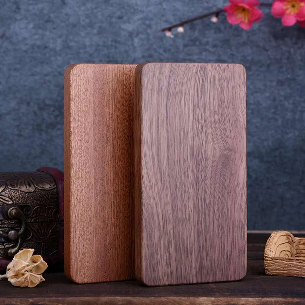 Wood power. Деревянный повербанк. Повербанк из дерева. Power Bank деревянный корпус. Деревянный повербанк текстура.