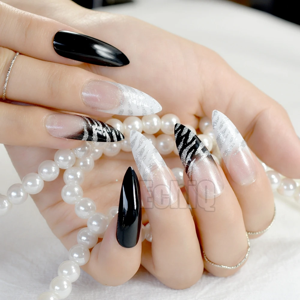Черные белые ногти длинные. Белый маникюр на длинные ногти. Черные длинные ногти. Маникюр чёрный с белым на длинные ногти. Черно белый маникюр на длинные ногти.