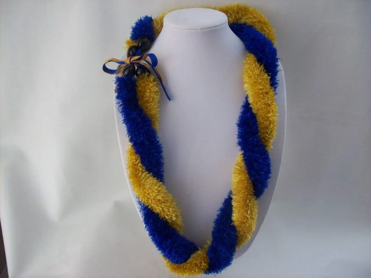 NCAA Notre Dame Fighting Irish Kukui Nut Lei Necklace with ND Logo Blue/Gold 