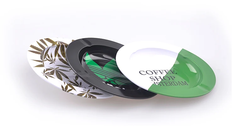 Small round ashtray 04.jpg