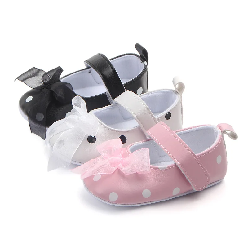 

Hot selling 1 dollar shoes soft PU baby girl shoes, White/black/pink