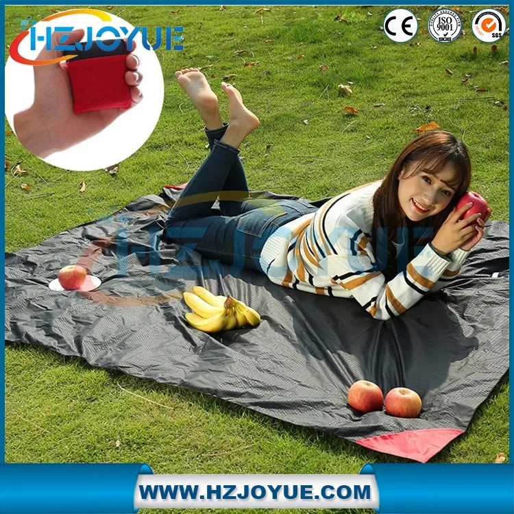 HX&KF Picnic Blanket 200 X 200 Cm 2-5 People Waterproof Beach Blanket Camping Blanket Heat Insulated Family Size Mat For Picnics, Outdoor Dining, Camping, Beach (Red And Blue Beam