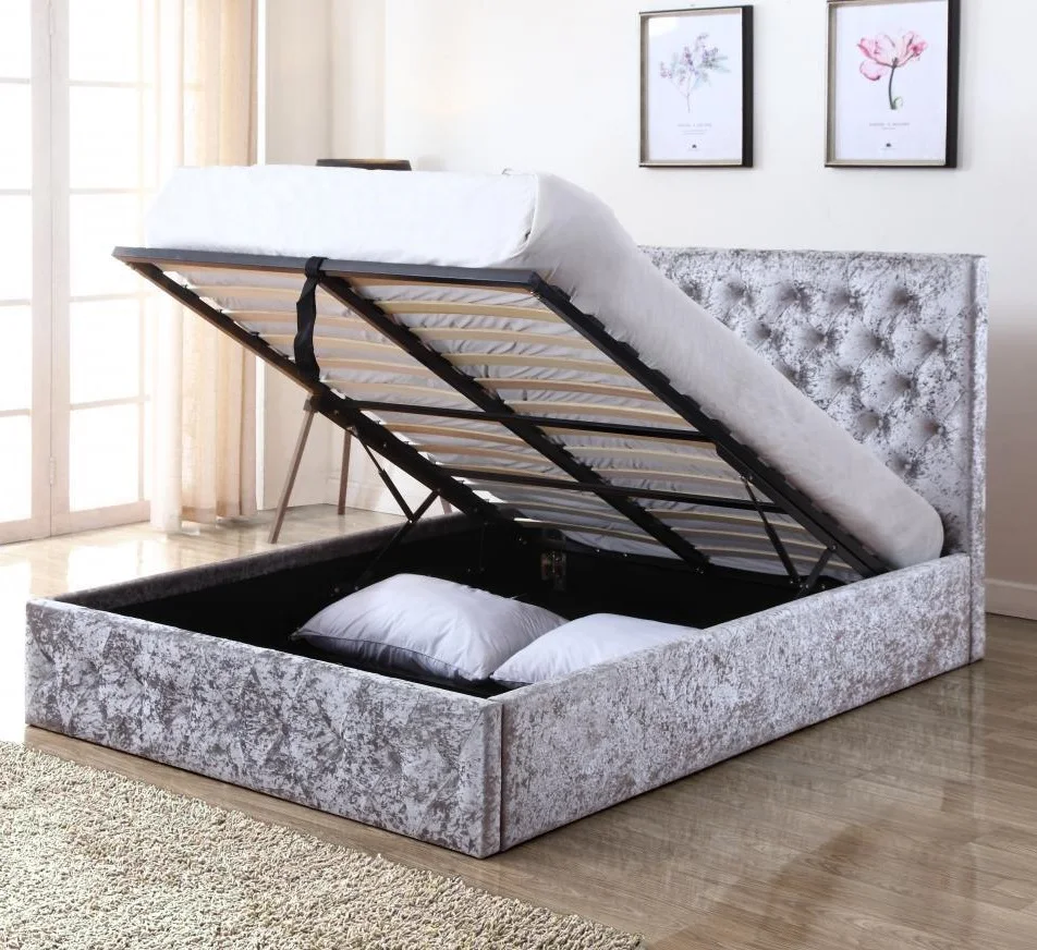 Двуспальная кровать для взрослых