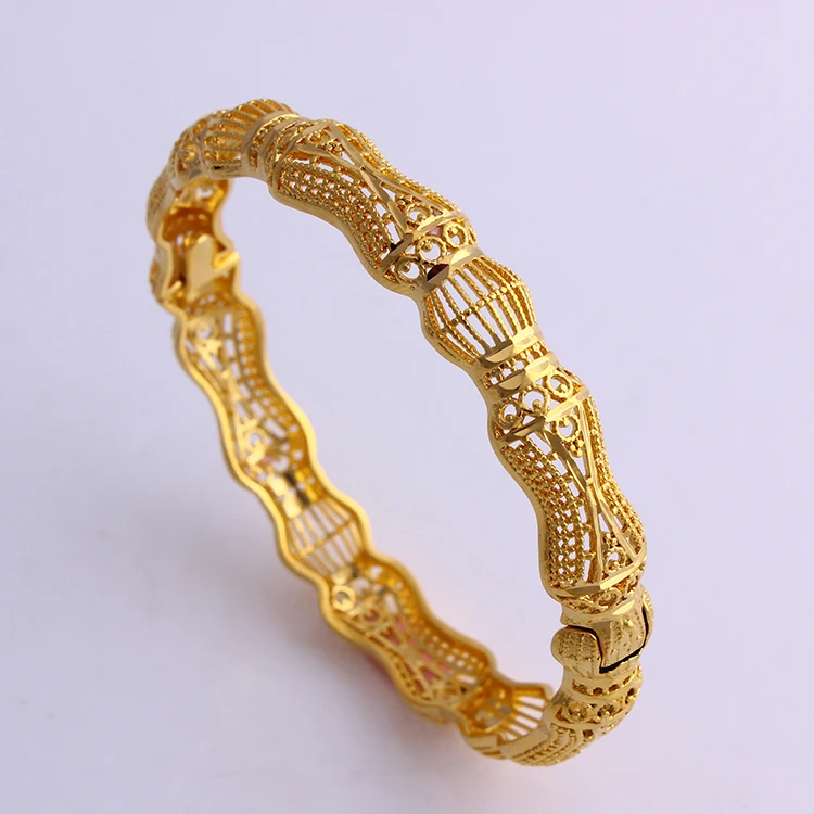 

Elegant Hollow Design for Woman Girls Party Gift 18k Gold Plated Jewelry Bangle