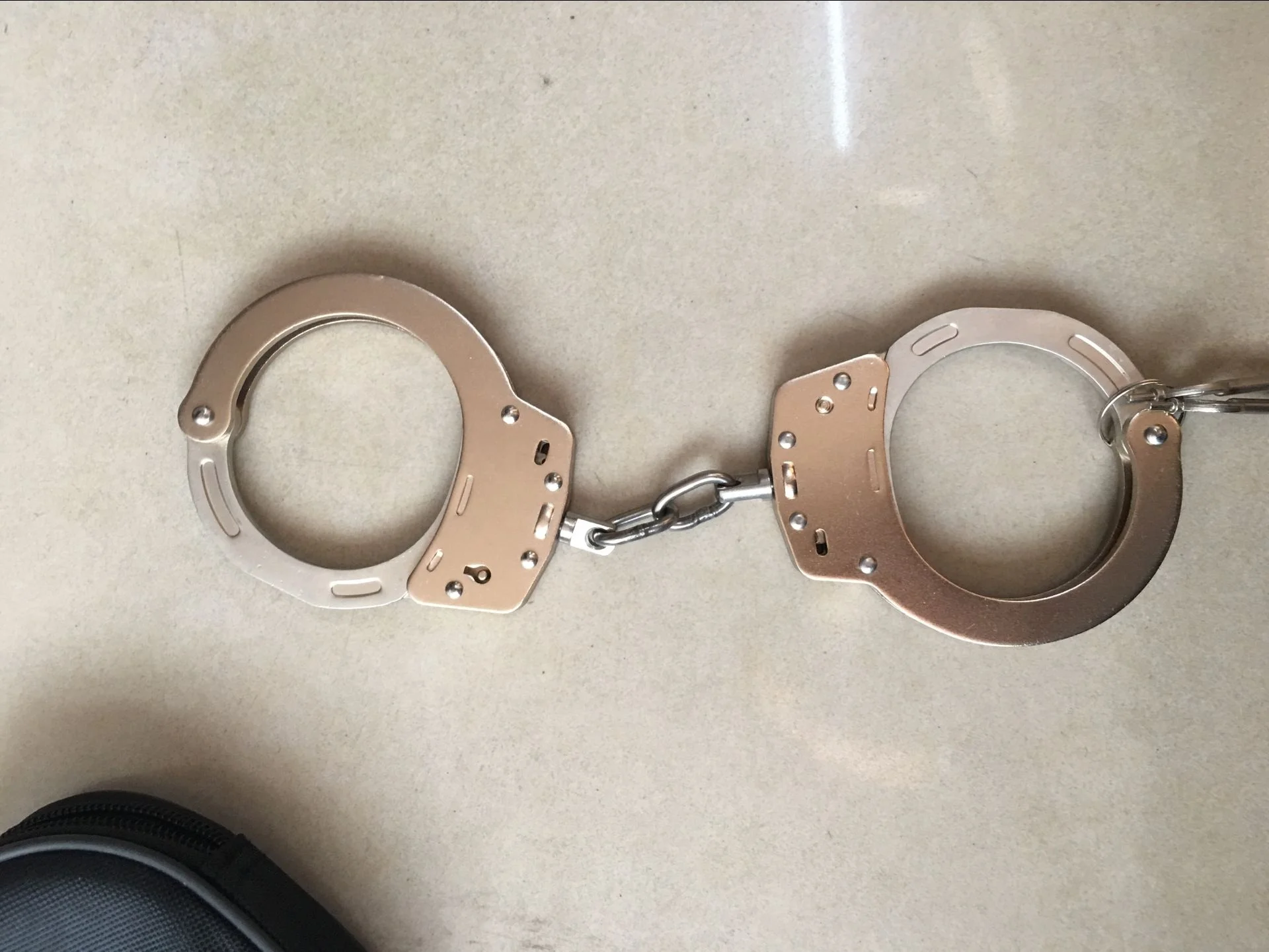 
Cheap Universal Police use alloy handcuffs 