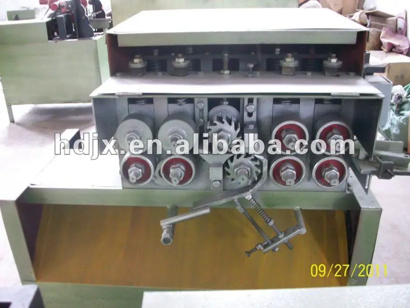 wood wool molding machine.JPG
