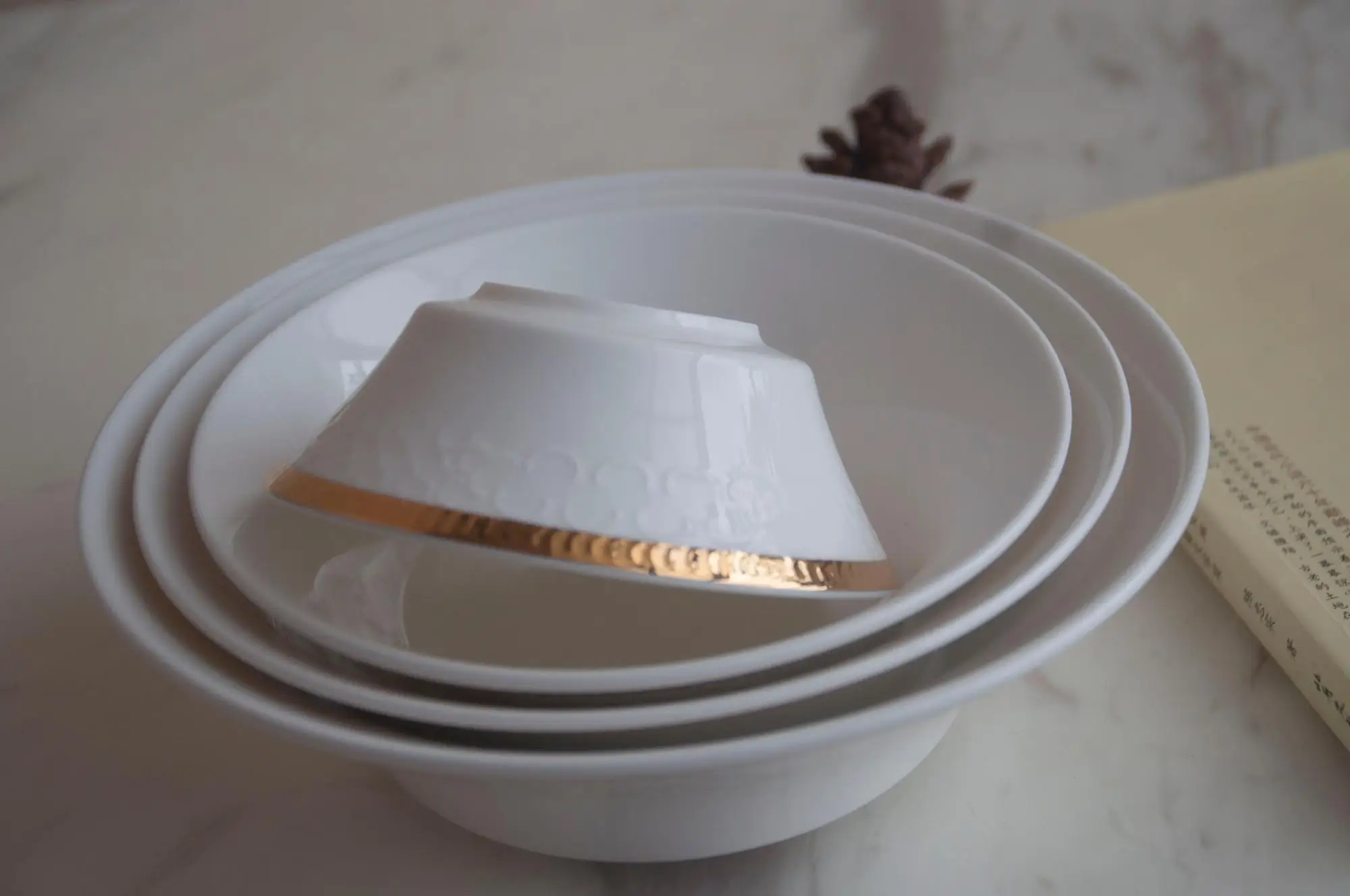 Gold Rim Dinner Plates Latest Design New Bone China Dinner Set For Wedding
