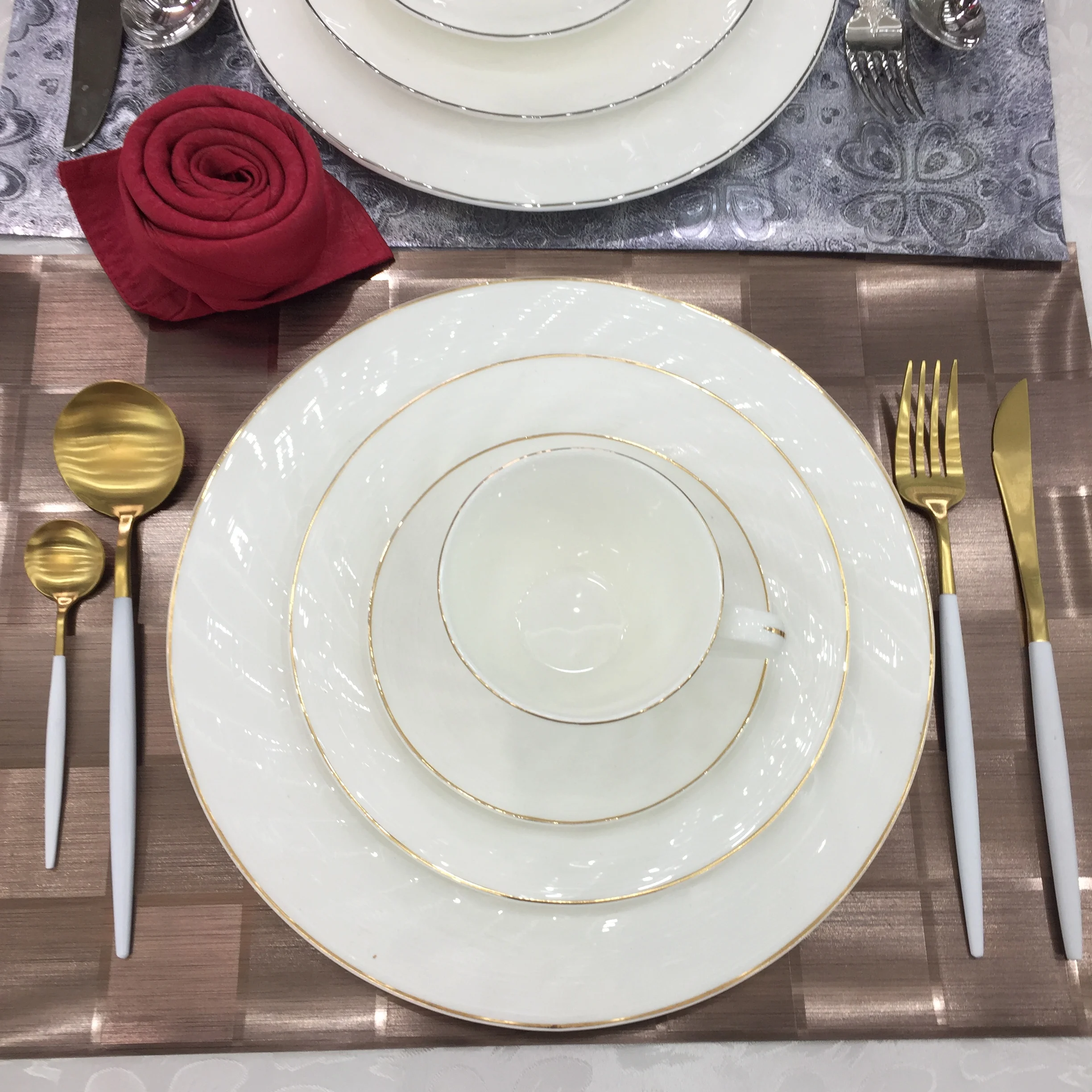Used restaurant hotel luxury fine bone china white dinner plate with gold rim