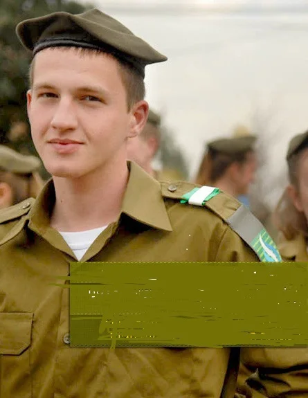 сила берет мальчику