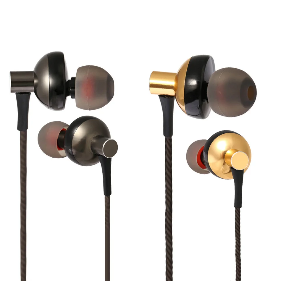 Package Contents: 1 x JOYROOM E108 Earphone, 1 x English User Manual, 1 x Storage Bag, 3 x Pairs Earbuds Tips with Different Size, 1 x Clip
