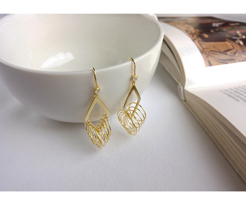 

New temperament metal sense tassel long earrings simple retro fashion earrings