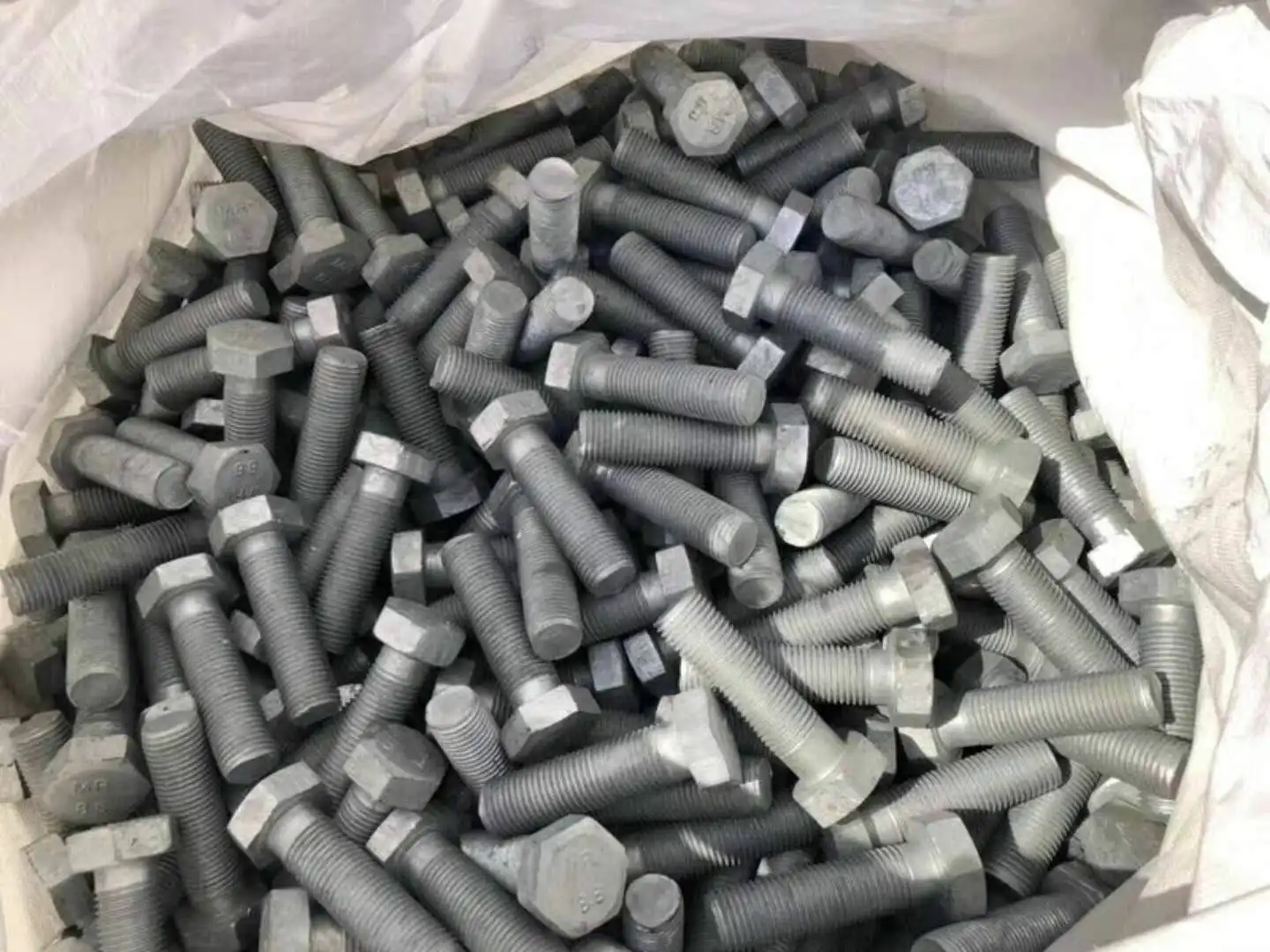 
A325-hot dipped galvanized and electroplate bolt 