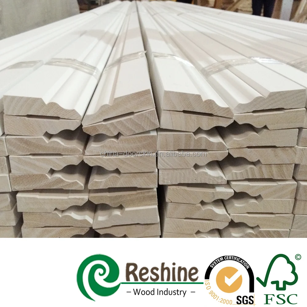 Blanco recubierto de cornisas de falso techo de madera decorativa