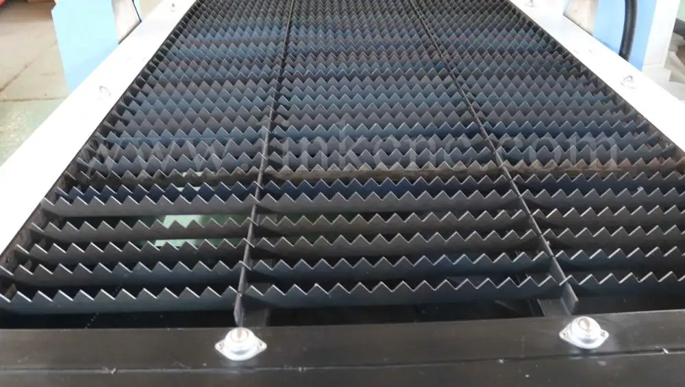 Fast speed high cutting performance plasma cutter with sawtooth table , cnc plasma cutting machine