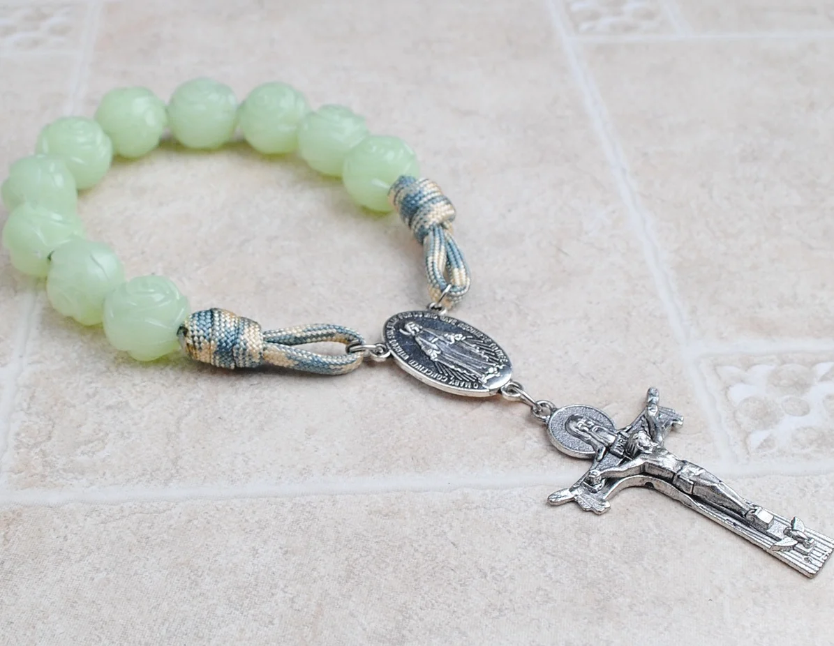 16毫米夜光玫瑰形状珠线天主教念珠十年与神奇的中心件和十字架