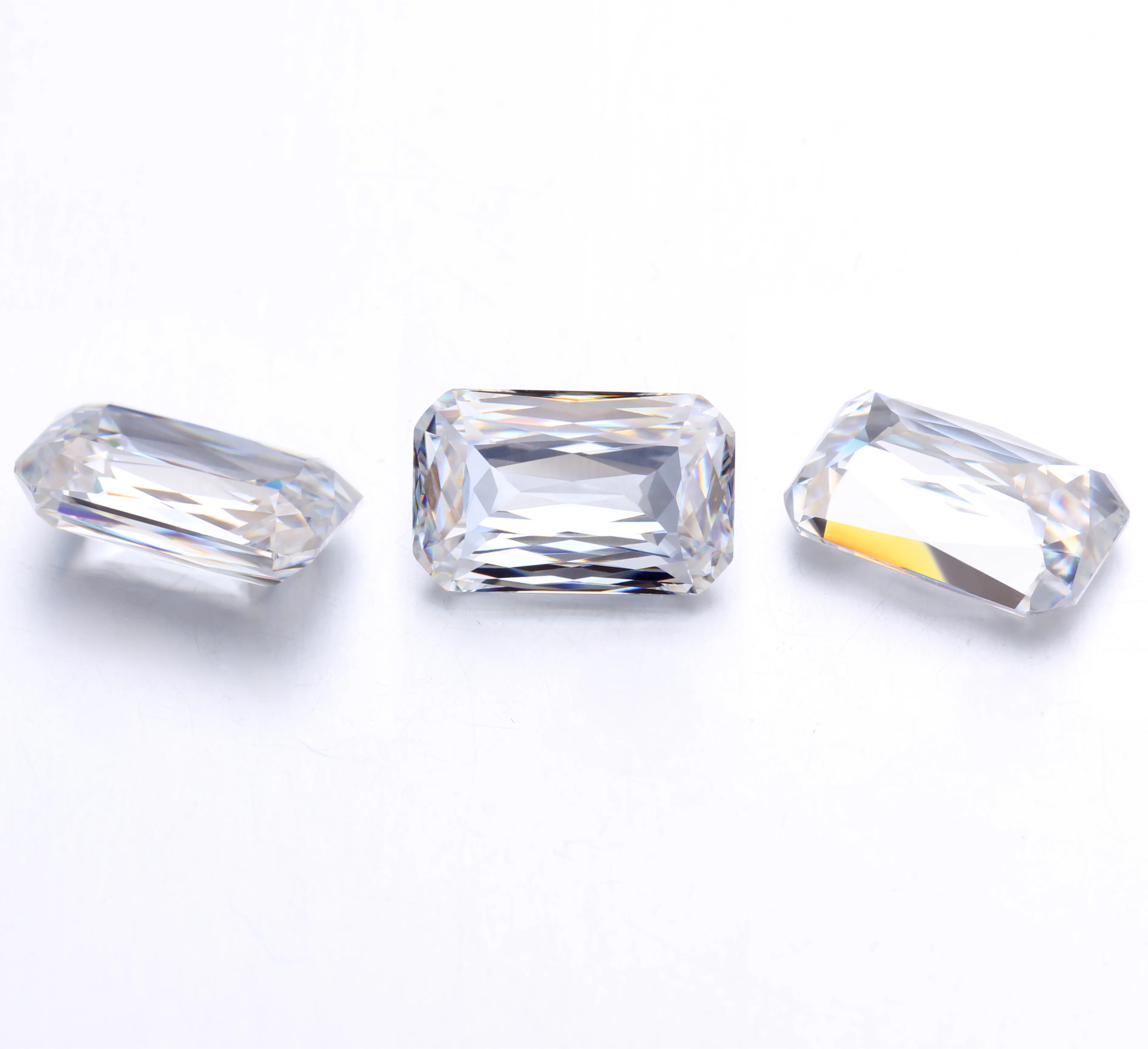 

Synthetic VVS moissante 2ct white crisscut emerald moissanite diamond