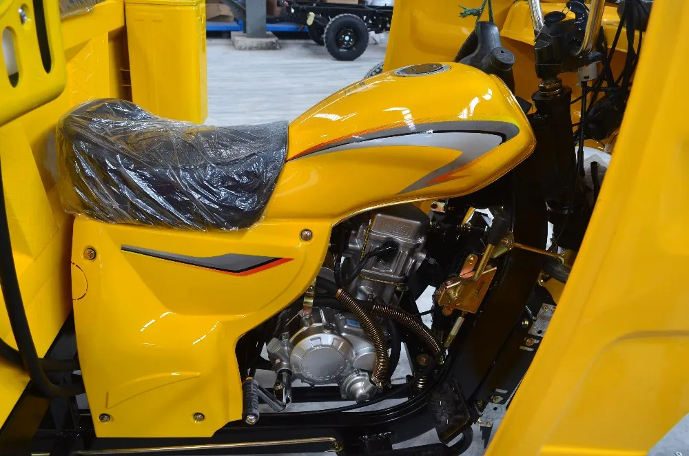 200CC motorized gas powered cargo tricycle/van cargo tricycle/scooter with semi-closed cabin for adult