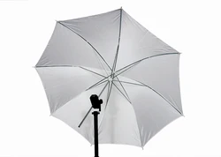 Белый зонтик для освещения студии