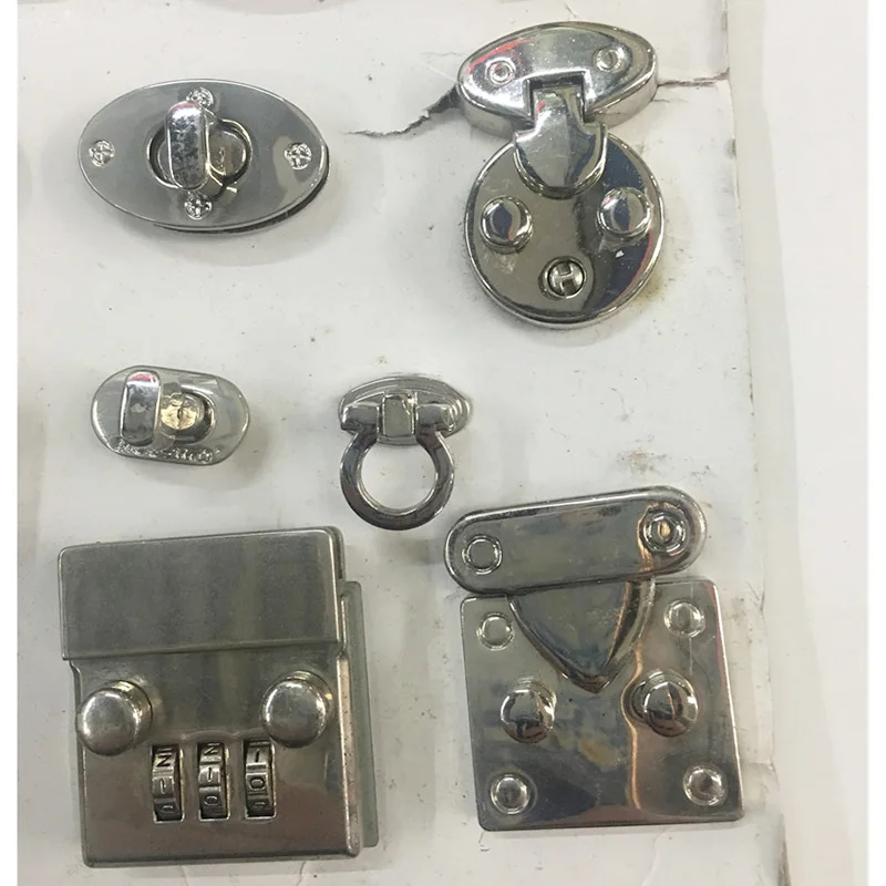 metal twist lock for handbag/purse.JPG