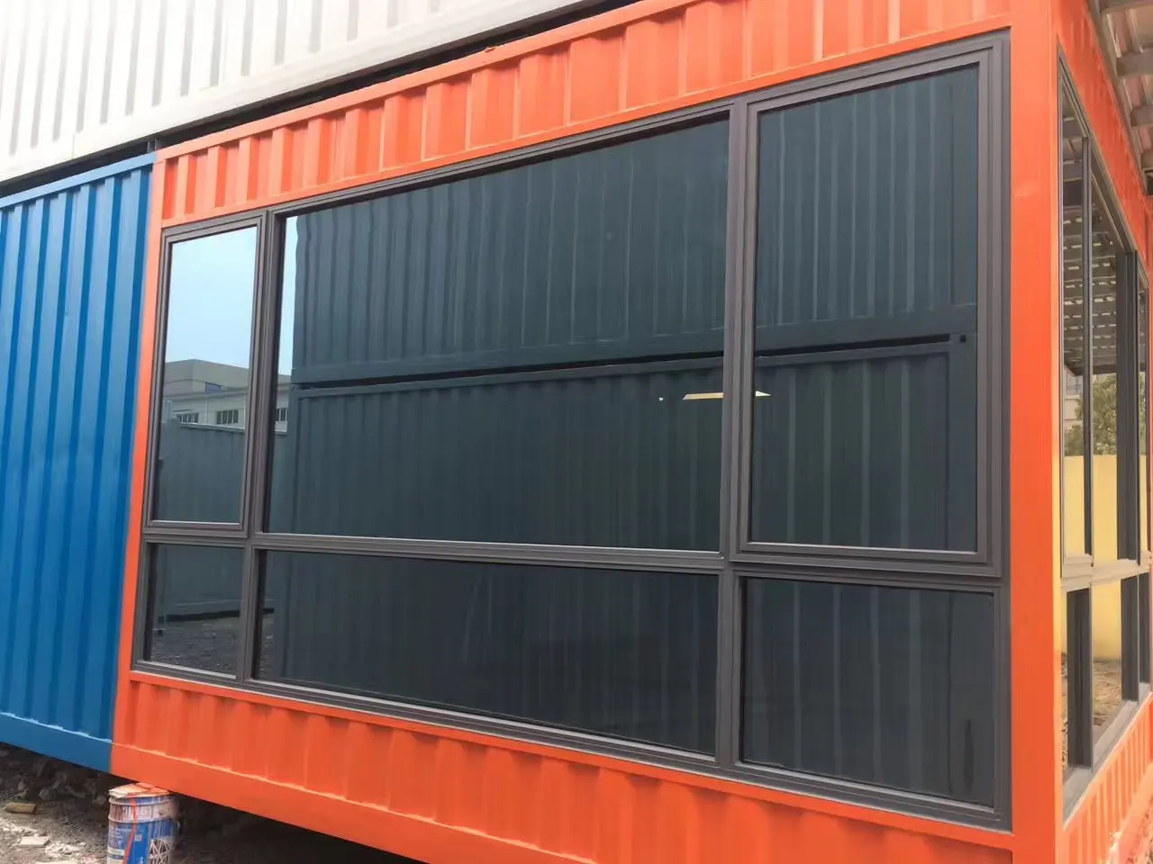 Luxury Movable Modern Foldable Coffee House Container Corrugated Container House With Glass Door