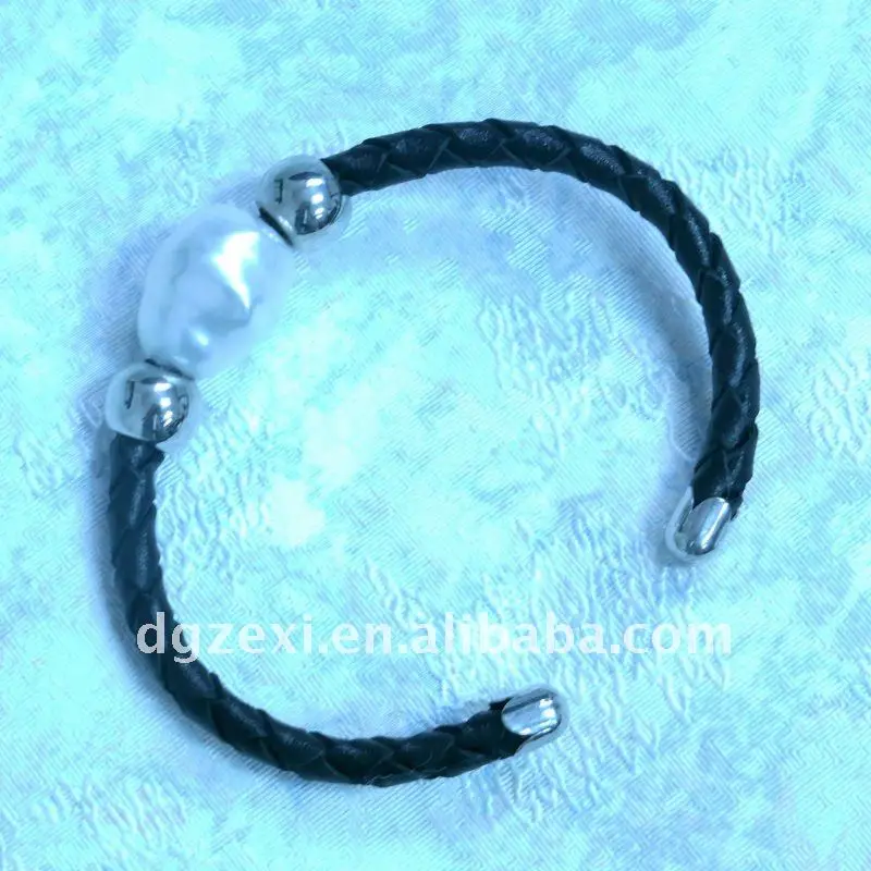 leather bracelete.jpg