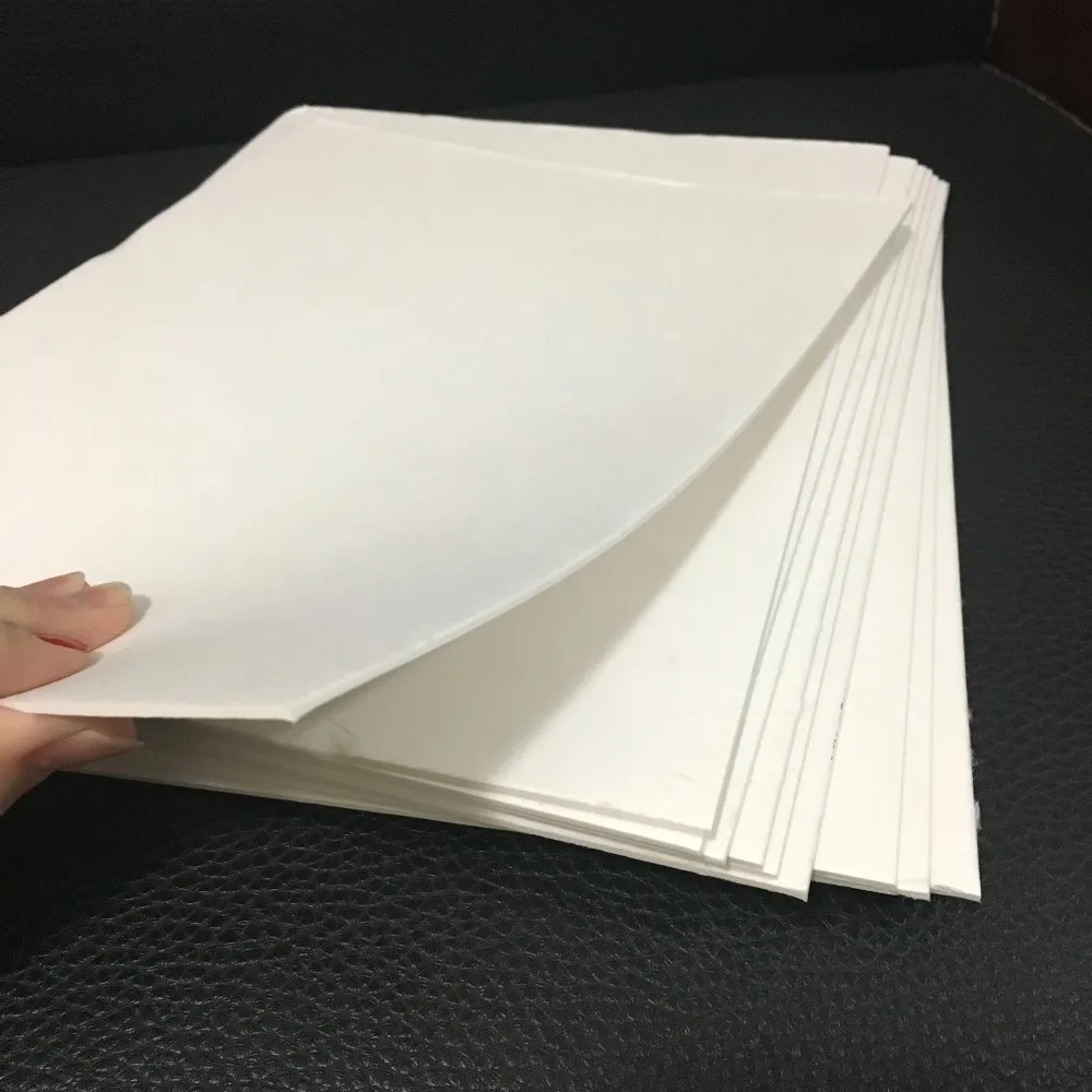 Купить б бумагу. Большие листы бумаги. Самые большие листы бумаги. Огромный большой бумажный лист. Самый большой бумажный лист.