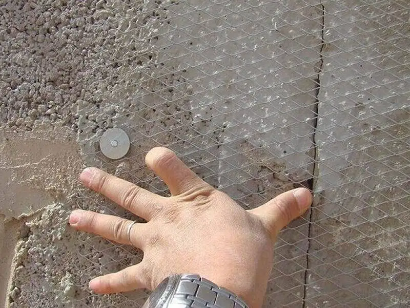 Штукатурка стен армирование. Крепление сетки вр1 под штукатурку. Штукатурка поверхности стен по сетке (20-40мм). Армирующей сеткой, штукатурка стен сеткой. Армированная сетка под штукатурку.