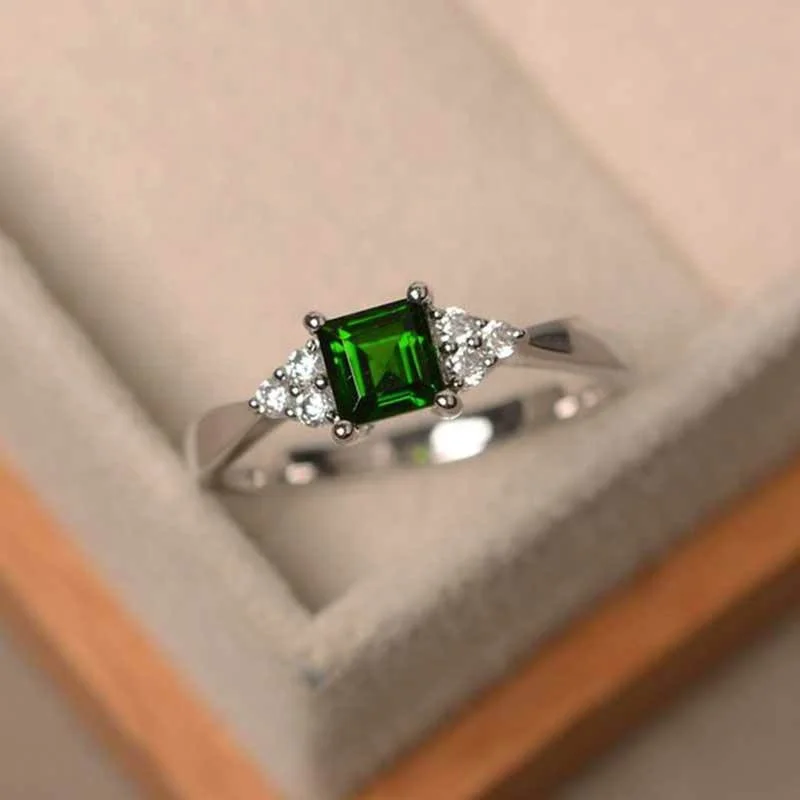 

Caoshi Fashion Silver Jewelry Princess Cut Emerald Engagement Ring For Women Wedding Band Ring