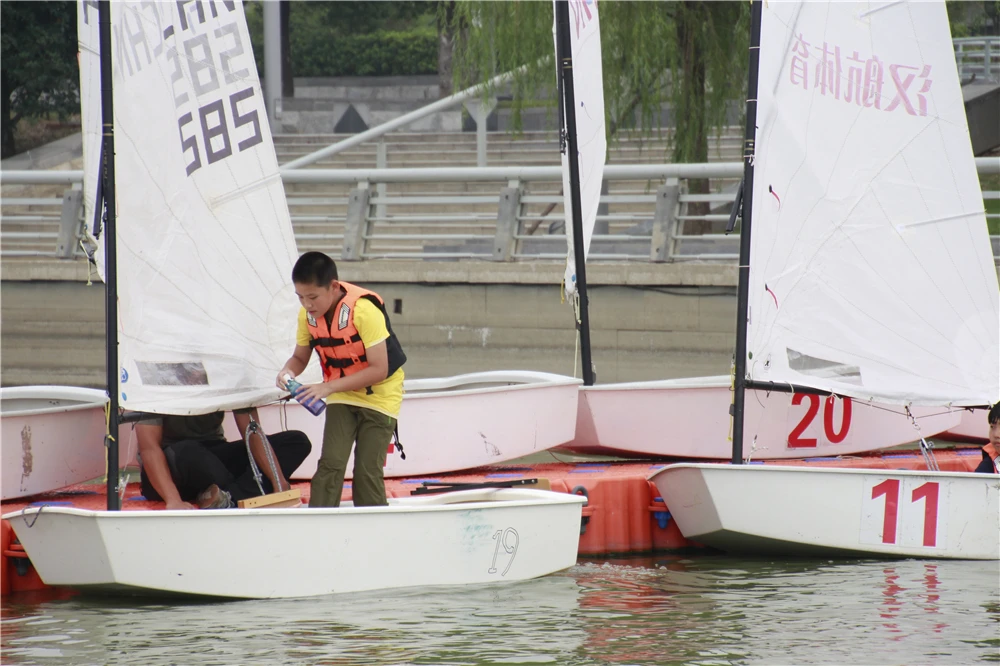 
school boys OP sail boat for School Curriculum 