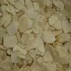 yellowish dried garlic flakes/dehydrated garlic flakes