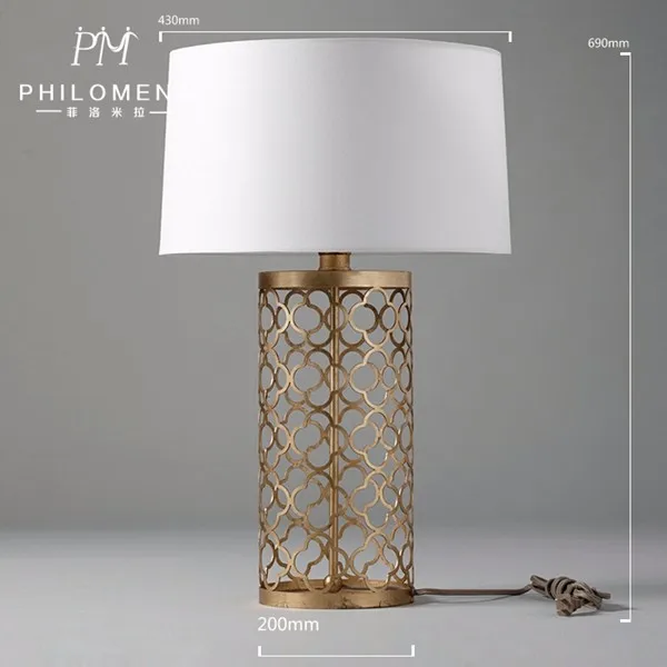 Lampe De Table De Chevet En Tissu Blanc A Base De Metal Dore