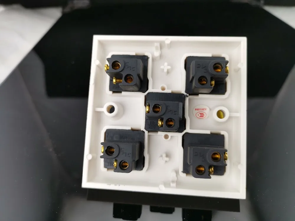 新设计低价 5 组 1 路开关电气开关插头开关中东销售