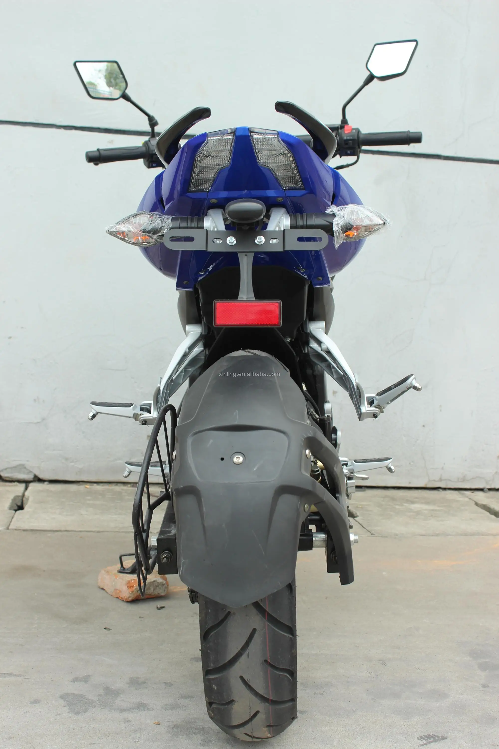 bajaj boxer 200