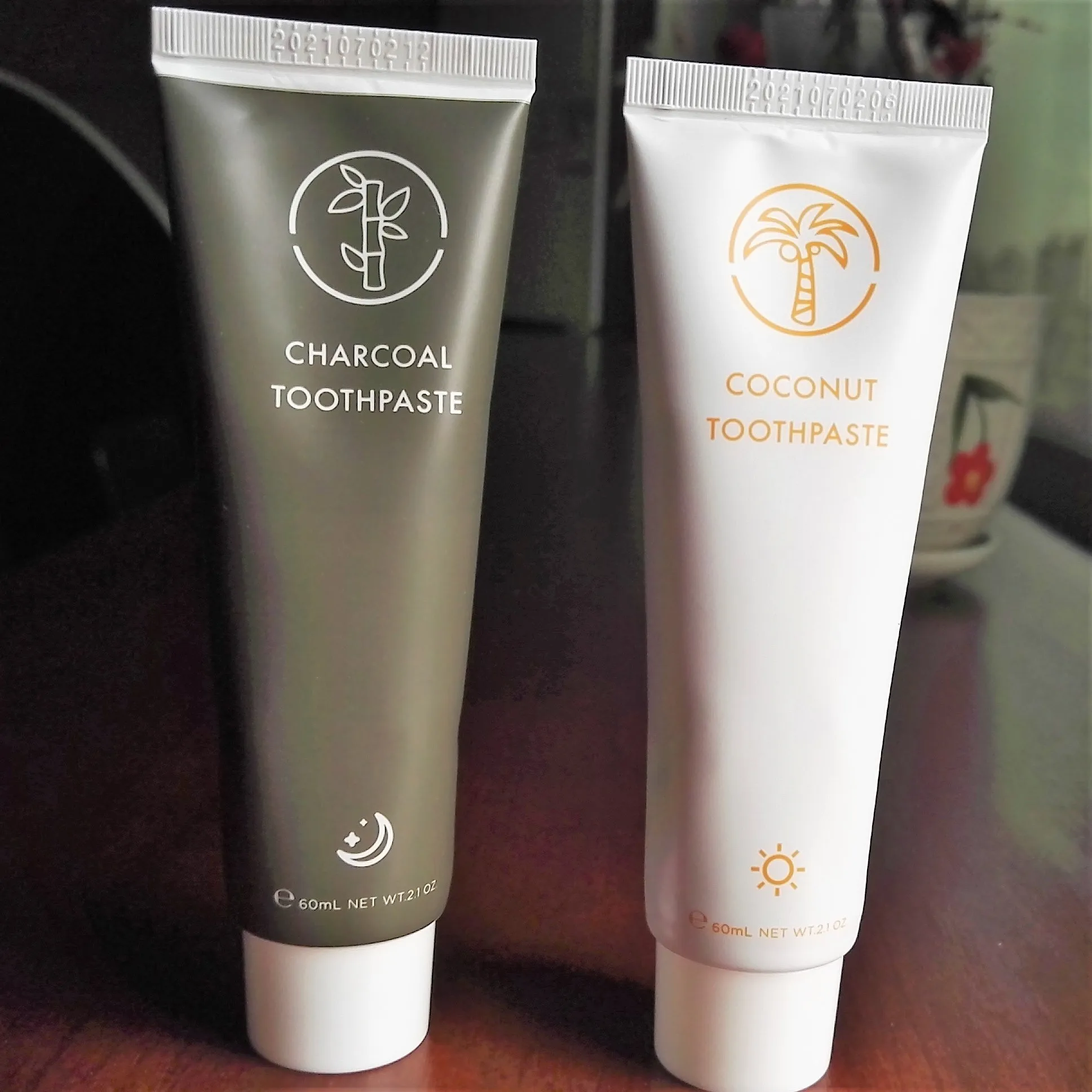 

Charcoal Mint Toothpaste, White and black