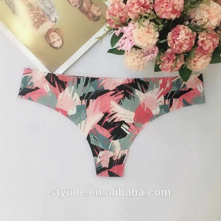 One Piece Women Underwear Seamless Lady Panties Japan Ice Silk Seamless Briefs Panties Laser Cut