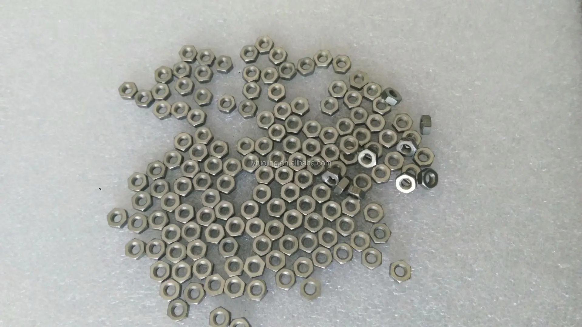 pure molybdenum screw.jpg