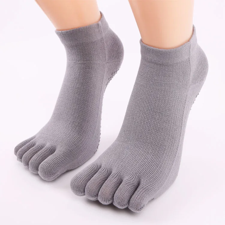 Резиновые носочки. Силиконовые носочки. Белые прорезиненные носки. Резиновые носки для бассейна. Носочки для резиновых сапог.