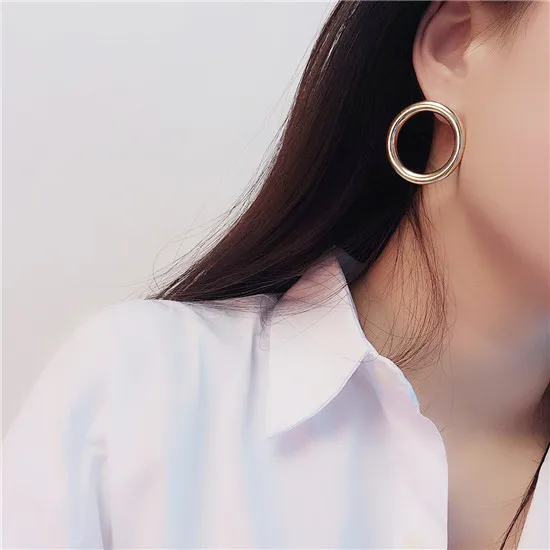 

2018 Simple Plain Geometric Circle Joker Studs Earrings