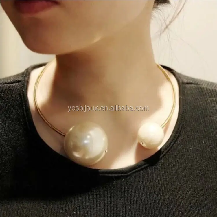

model show girl torque jewelry big pearl chunky necklace