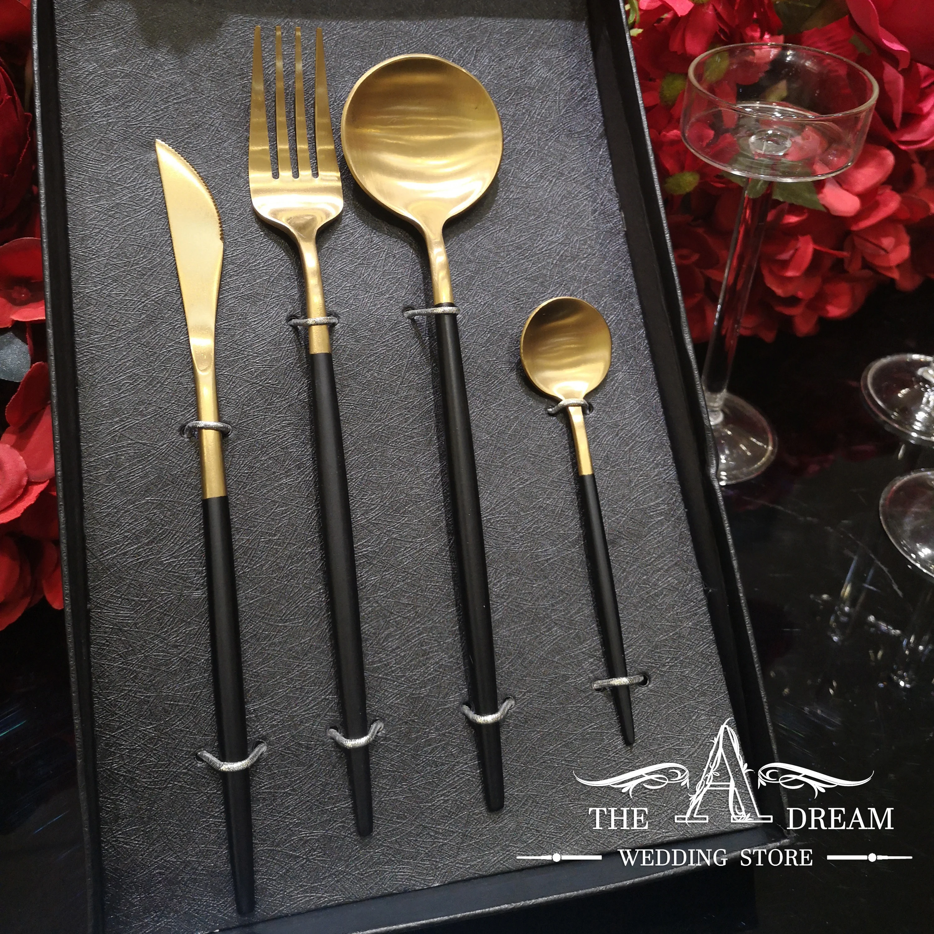 

CTL02-MGMB Portugal Cutlery Set Wedding Banquet Tableware Black&Gold Fork Spoon Set / Cuchilleria From The A Dream Wedding Store