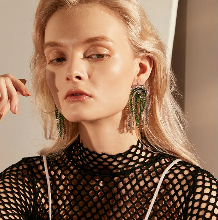 

Dvacaman 2019 Wholesale Fashion Luxury Creative Personality Crystal African Flower Statement Stud Earrings Women, As picture