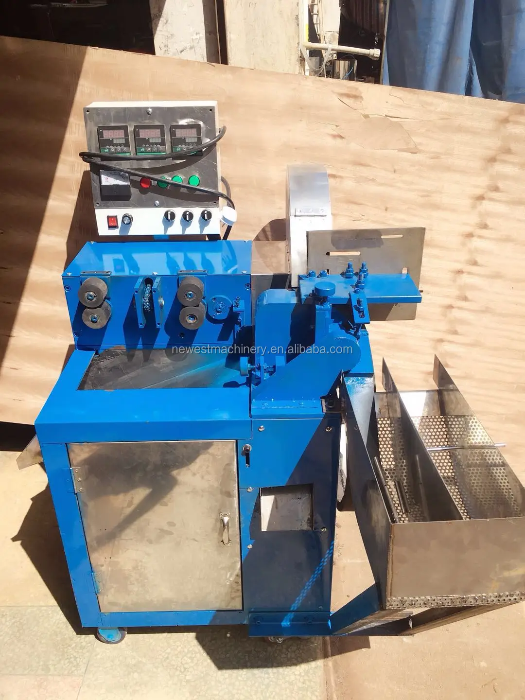 Full Automatic Screw Spiral Birthday Candle Making Machine Production