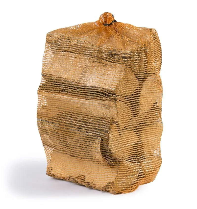 T me premium logs. Дрова в мешках. Сетчатый мешок для упаковки дров. Полипропиленовые мешки для дров. Мешок с поленьями.